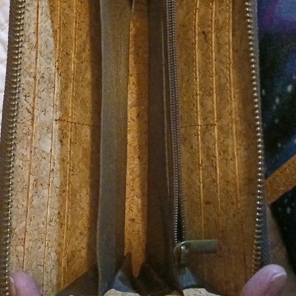 🌈EUC🌈Fused Hawaii Cork Wallet with wrist strap. - Picture 4 of 4